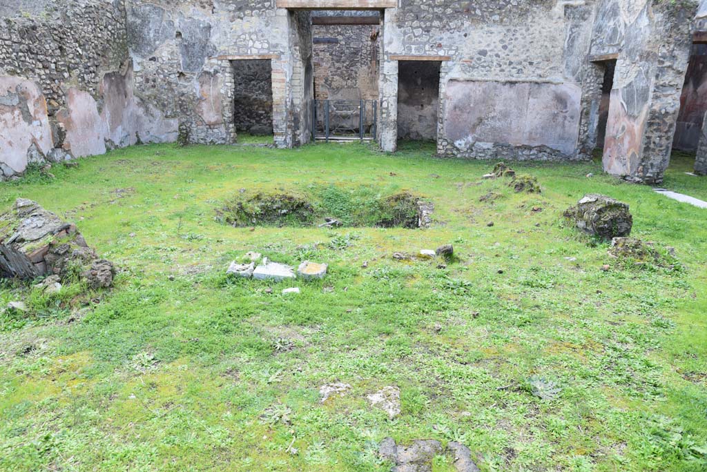 IX.5.18 Pompeii. March 2018. Looking south across atrium/courtyard garden. 
Foto Annette Haug, ERC Grant 681269 DÉCOR.
