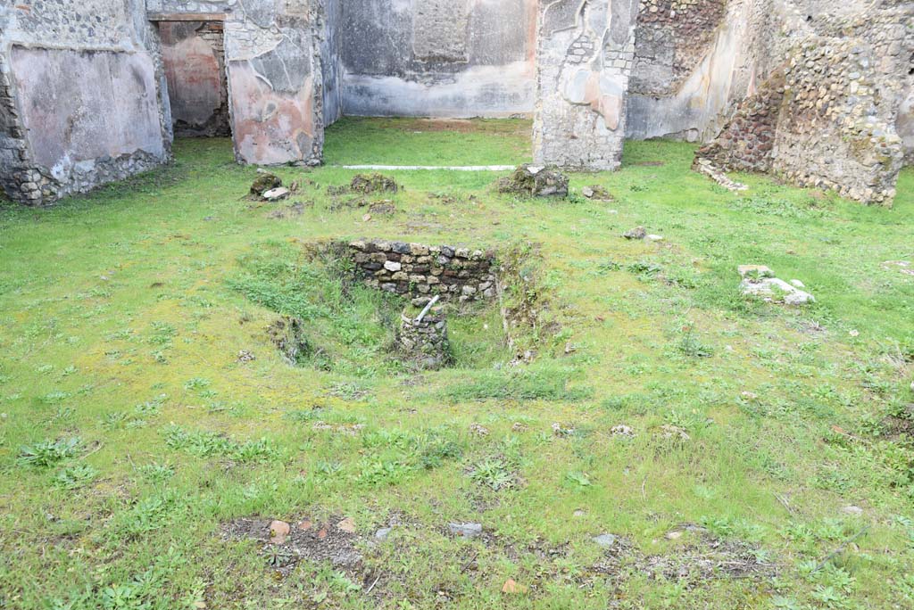 IX.5.18 Pompeii. March 2018. Looking west across atrium/courtyard garden. 
Foto Annette Haug, ERC Grant 681269 DÉCOR.

