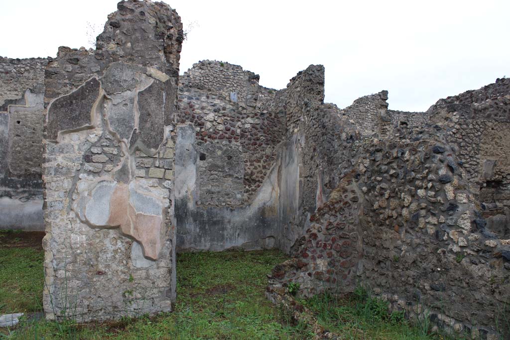 IX.5.18 Pompeii. May 2019. Room g, looking west towards cubiculum in north-west corner of atrium.
Foto Christian Beck, ERC Grant 681269 DÉCOR.

