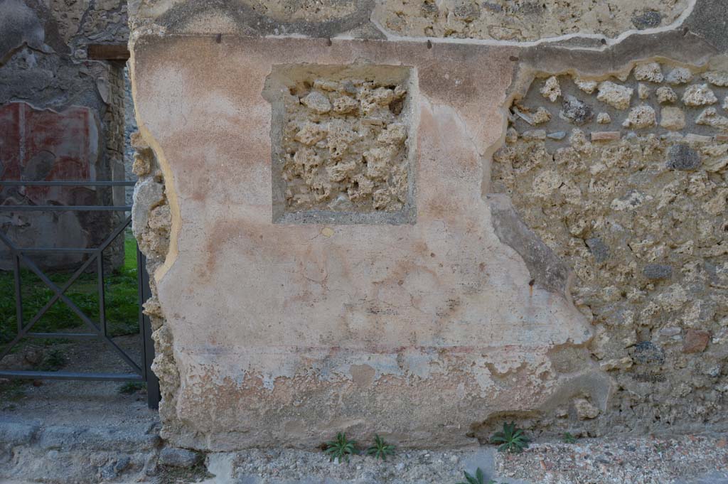 IX.5.19 Pompeii. October 2017. Looking north to east side of doorway.
Foto Taylor Lauritsen, ERC Grant 681269 DÉCOR.
