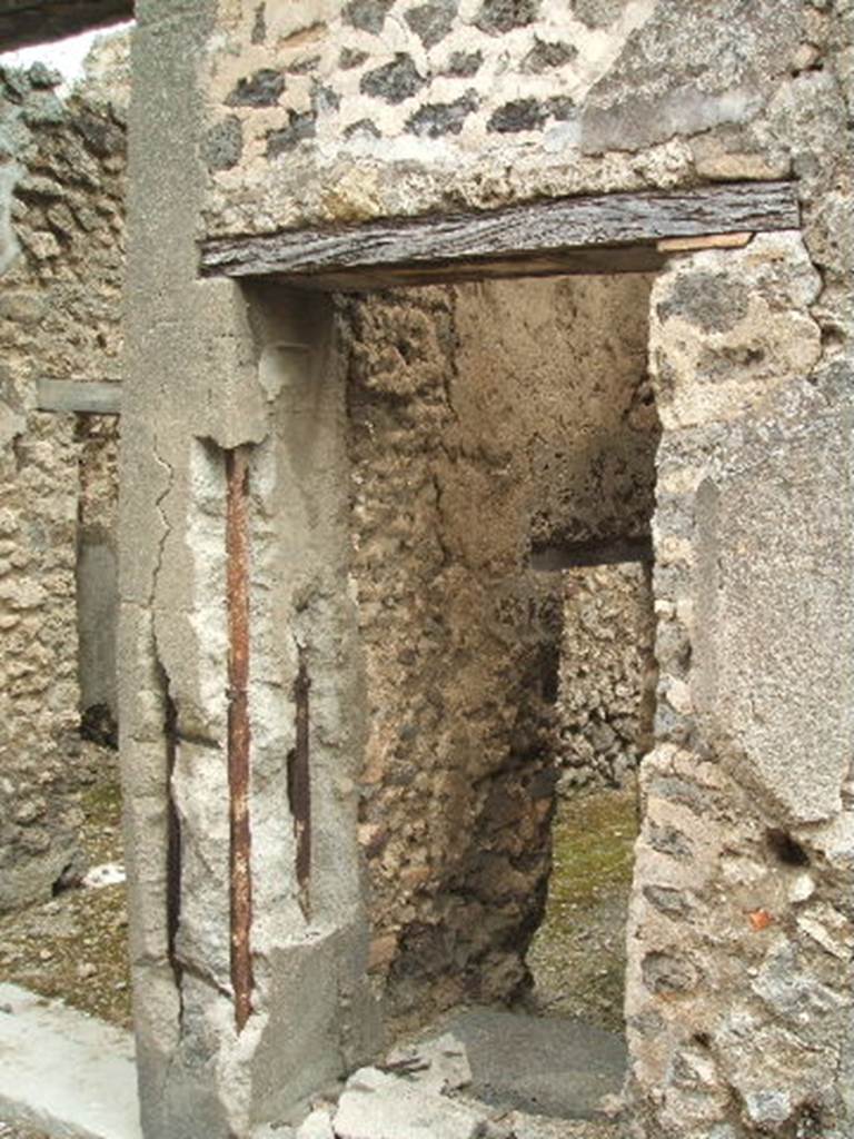 IX.5.20 Pompeii. May 2005. Doorway to steps to upper floor.