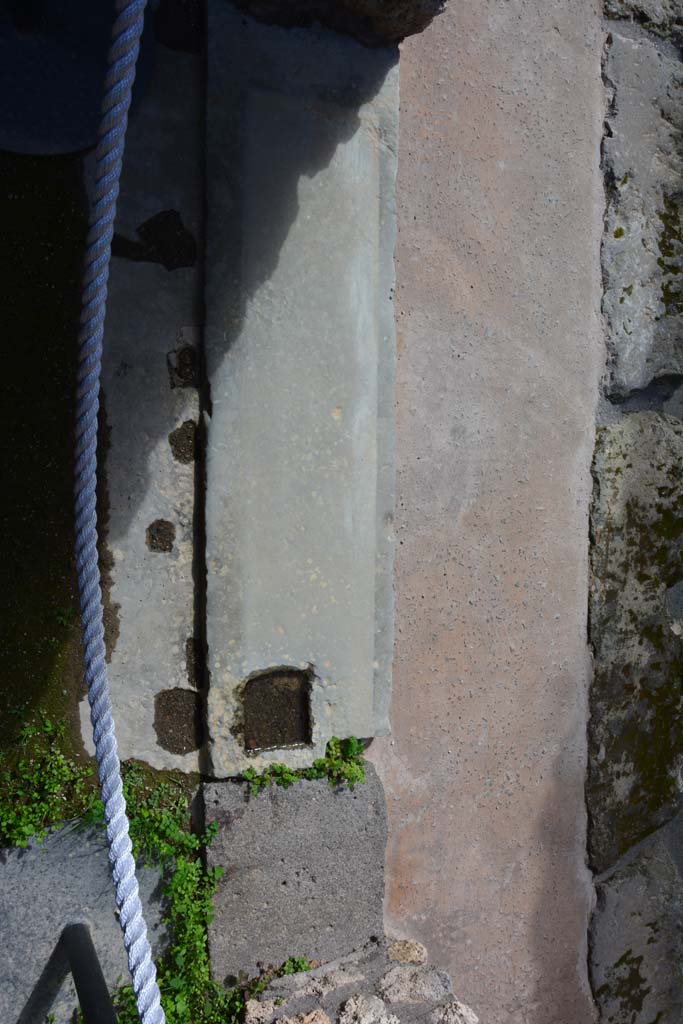 IX.5.21 Pompeii. March 2017. Entrance doorway threshold from corridor q, on left.
Foto Christian Beck, ERC Grant 681269 DÉCOR.
