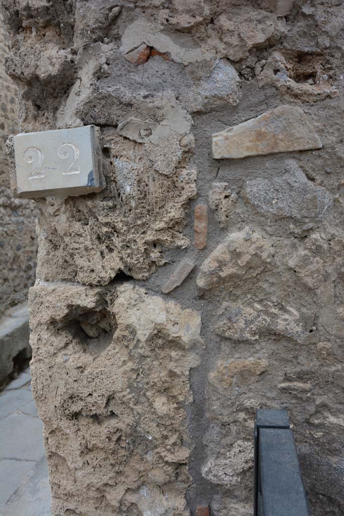 IX.5.22 Pompeii. May 2017. Looking towards north wall at entrance doorway.
Foto Christian Beck, ERC Grant 681269 DÉCOR.

