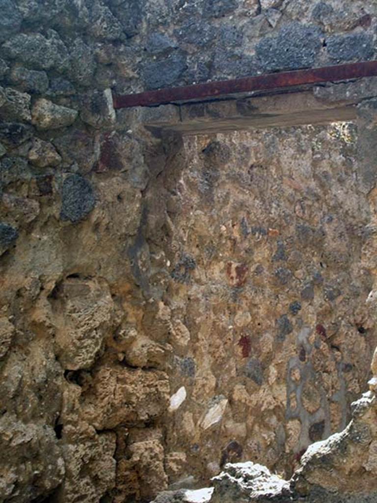 IX.6.3 Pompeii. May 2005. Doorway in room “l” (L), looking north into room “m”.