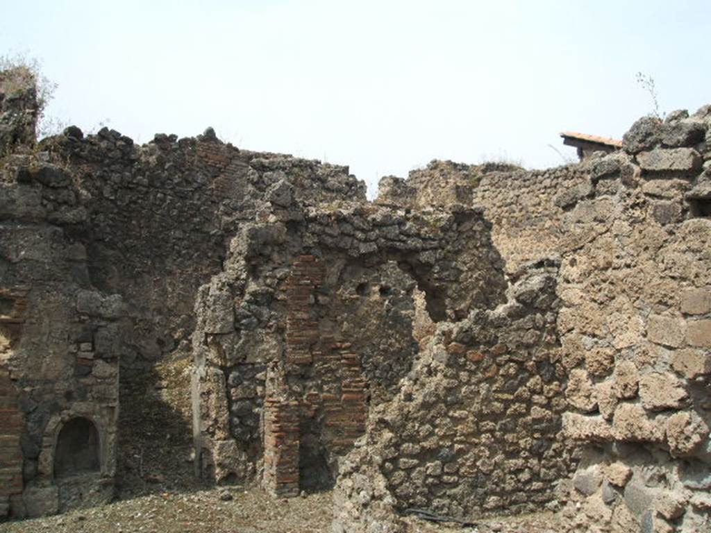 IX.6.8 Pompeii. May 2005. Looking north-west across atrium 2 to doorways to rooms 8, 7/6, 5 and 4, on right.