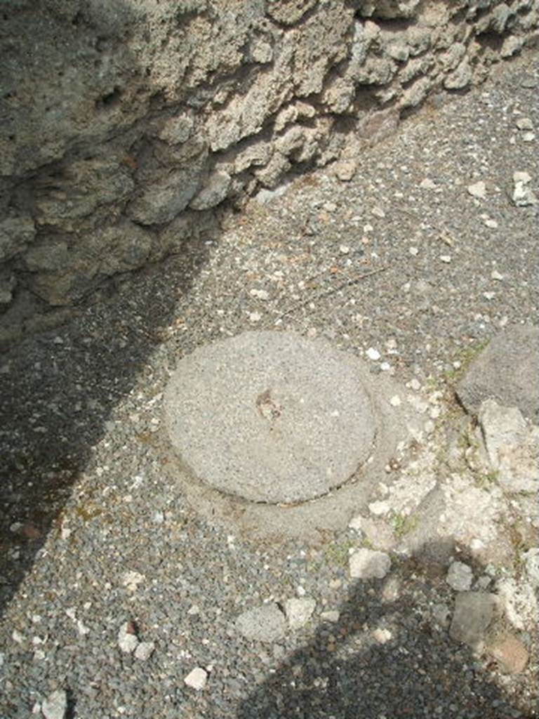 IX.6.c Pompeii. May 2005. Cistern mouth near west wall of shop.