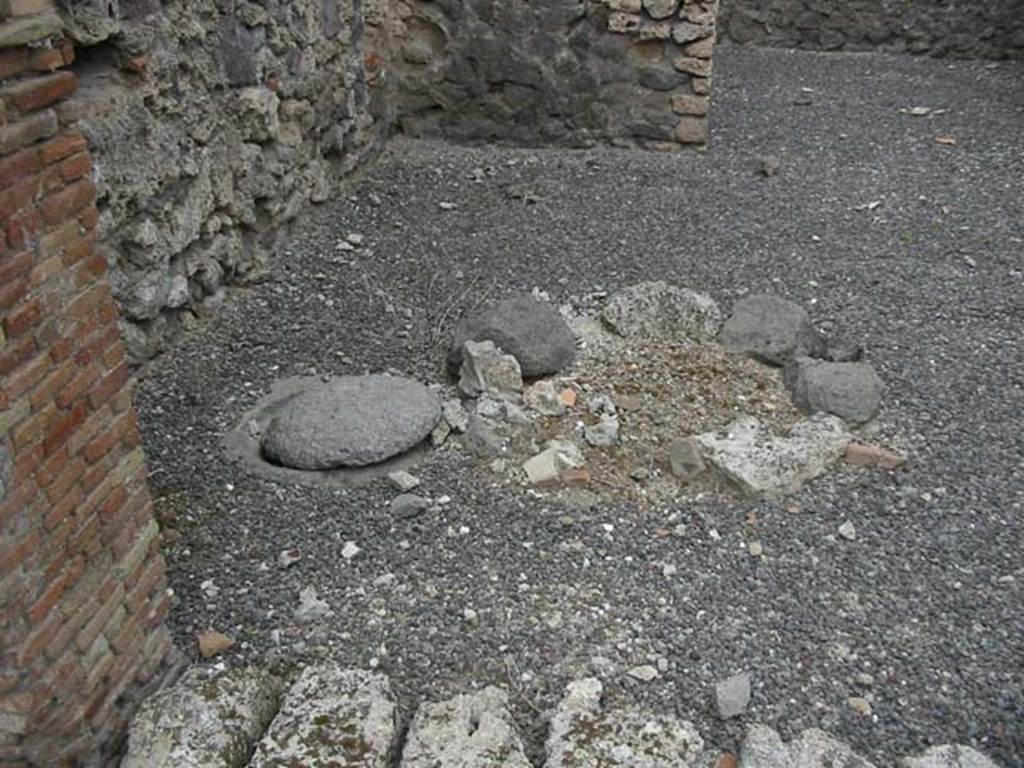 IX.6.c Pompeii. May 2003. Western side of floor of shop. Photo courtesy of Nicolas Monteix.

