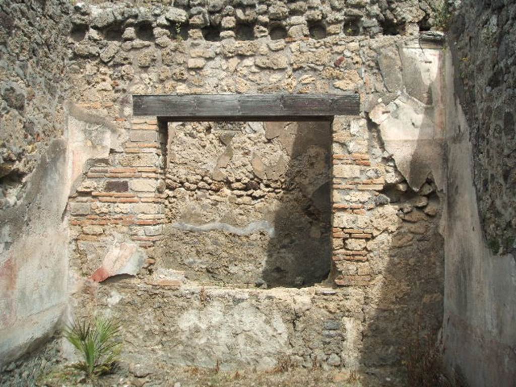 IX.6.d Pompeii. May 2005. North wall of triclinium “e” with window into light-yard, or courtyard “h”. Found on the north wall on either side of the window were wall paintings of Sirens, one with lyre, the other with flute.
See Schefold, K., 1957. Die Wande Pompejis. Berlin: De Gruyter. (p.267)
See Sogliano, A., 1879. Le pitture murali campane scoverte negli anni 1867-79. Napoli: (p.71, nos.427 and 428)

In the courtyard “h”, were two basins leaning against the west and north walls (2,15 long, 0,65 and 0,75 wide, and 0,60 high), each with a drain in its floor. In the south-east corner was a large hollow 0,35 x 0,42, 0,30 deep. There was also a fragment of a terracotta puteal and the lower half of a broken amphora filled with lime. The window between ' e ' and ' h ' (1.59 high, 1.66 long) was closed by two shutters; the sockets of the hinges were conserved. 
See BdI 1881, p. 30.

