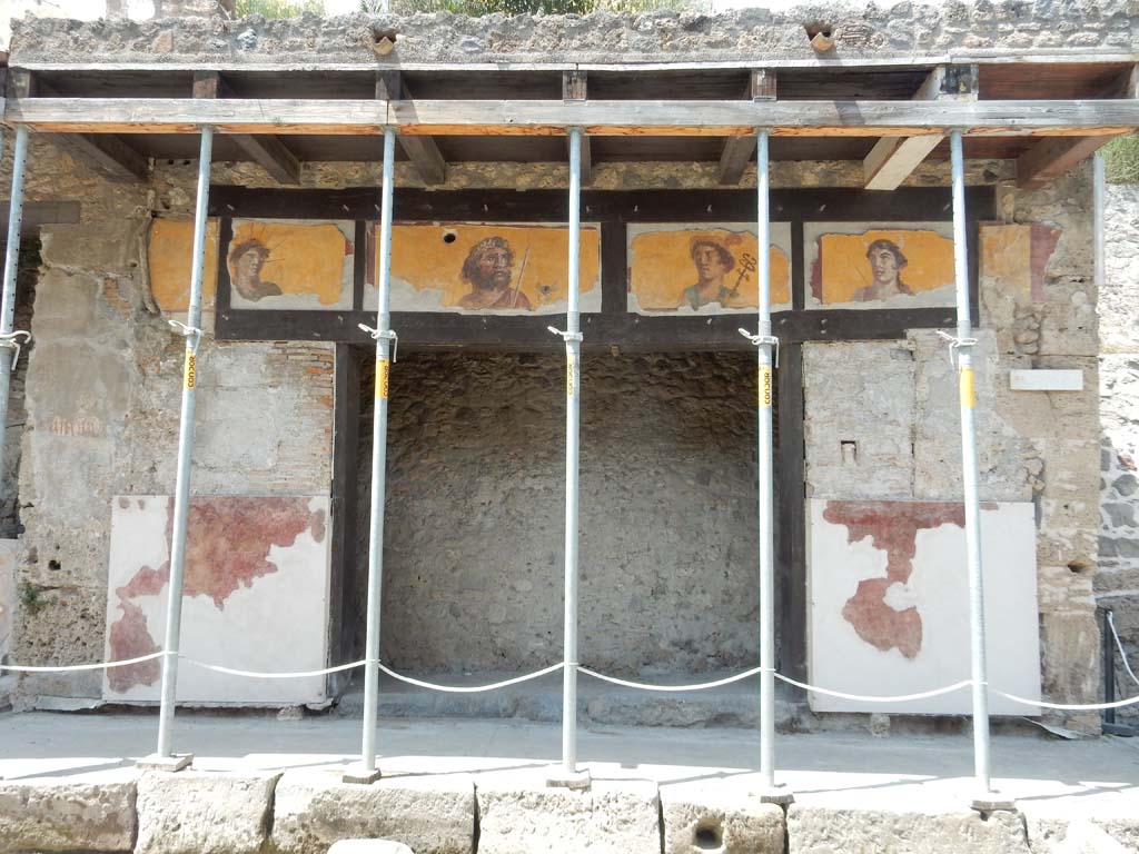 IX.7.1 Pompeii. June 2019. Looking towards entrance doorway on north side of Via dell’Abbondanza. Photo courtesy of Buzz Ferebee.

