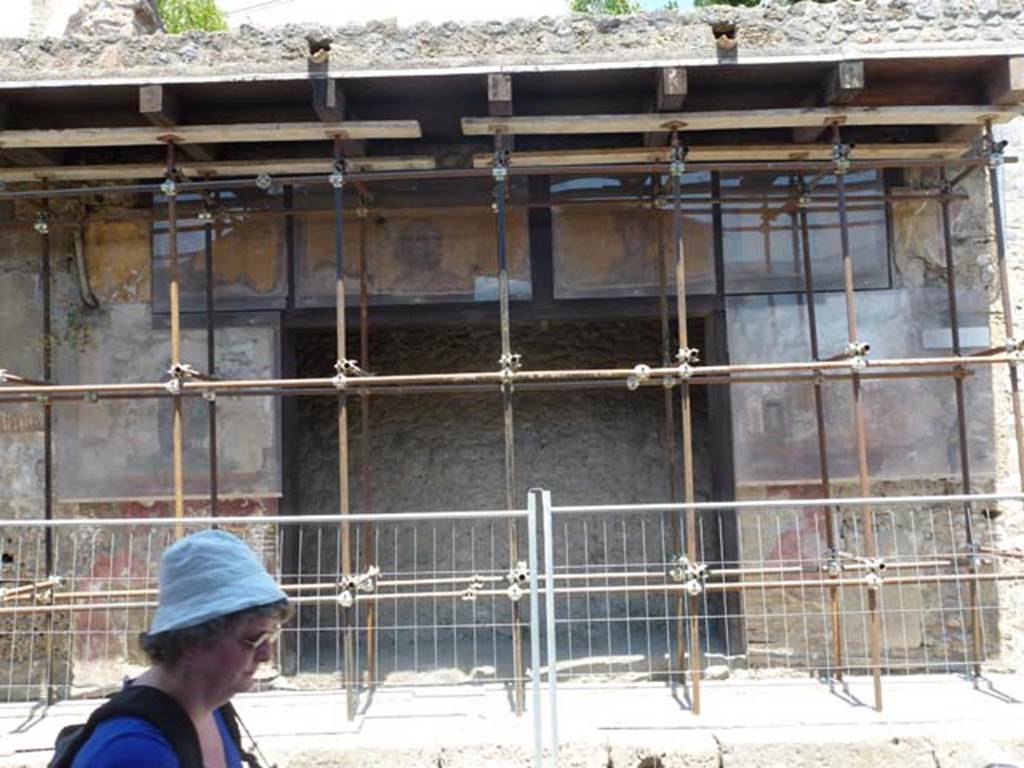 IX.7.1 Pompeii. June 2012. Entrance doorway. Photo courtesy of Michael Binns.