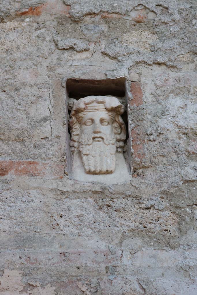 IX.7.1 Pompeii. December 2018. 
Dionysus in niche on east side of doorway. Photo courtesy of Aude Durand.

