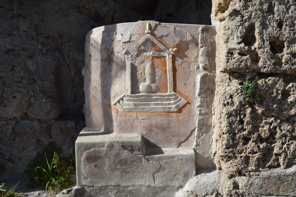 IX.7.2 Pompeii. March 2019. Furnace decorated with phallic emblems in stucco.
Foto Taylor Lauritsen, ERC Grant 681269 DÉCOR.
