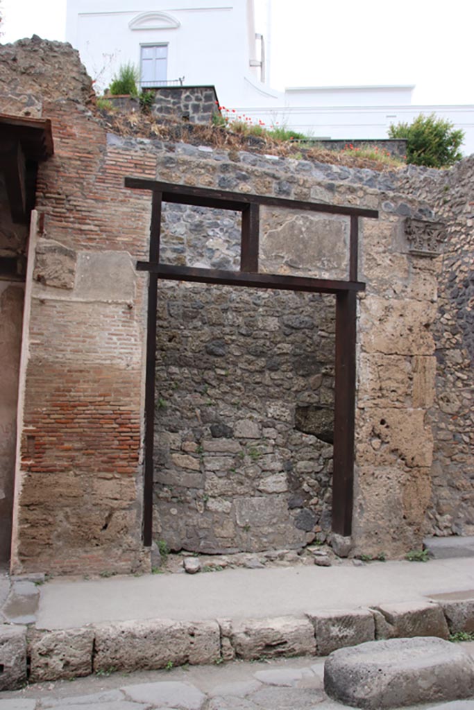 IX.7.4 Pompeii. May 2024. Looking north to entrance doorway. Photo courtesy of Klaus Heese.