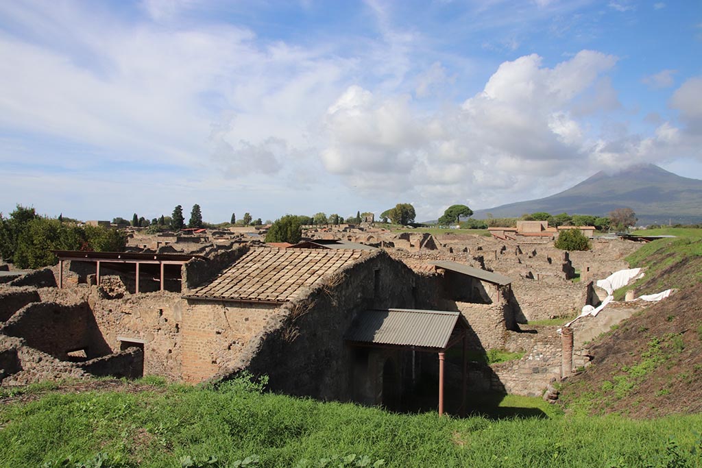 IX.7.12 Pompeii. October 2024. Looking north-west from above IX.7.12, Casina dell’Aquila. Photo courtesy of Klaus Heese.