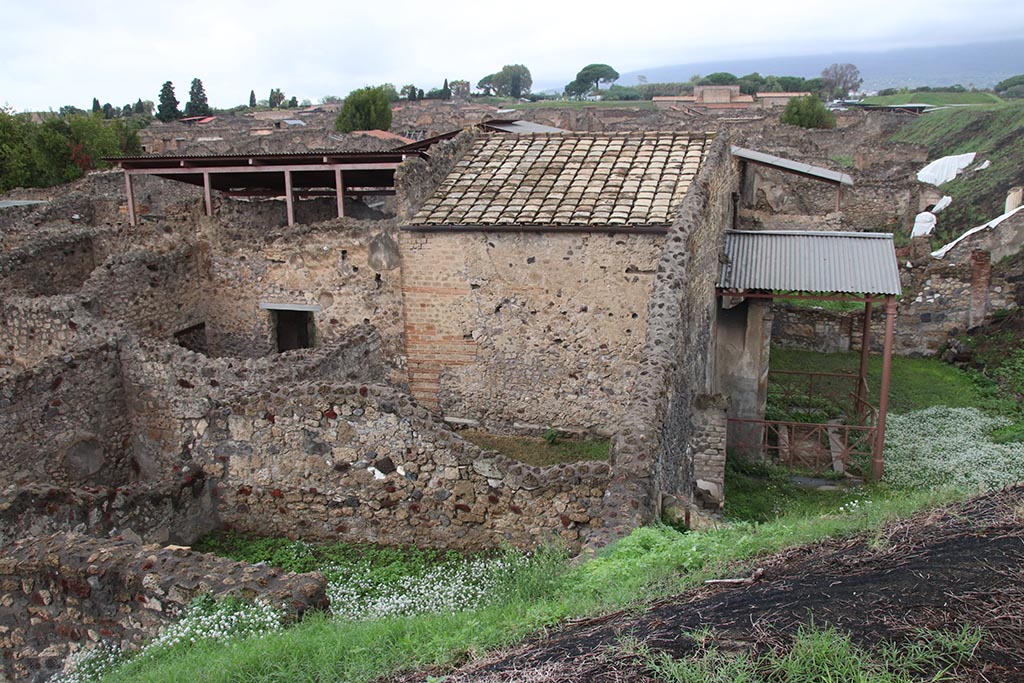 IX.7.19 Pompeii. October 2024. Looking north from rear of Casina dell’Aquila. Photo courtesy of Klaus Heese.
Room (m) of IX.7.19 can be seen in the lower left. 
The area 8, described by PPM, perhaps part of IX.7.16, is on the right. 
At present, it could belong to one of many houses, some not yet excavated.

