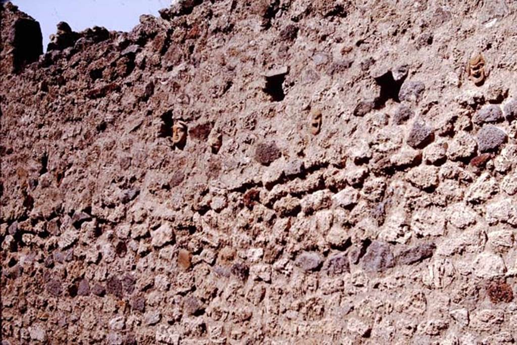 IX.7.21 Pompeii. 1964. Exterior wall between IX/7/20 and 21, showing masks embedded in the wall. Photo by Stanley A. Jashemski.
Source: The Wilhelmina and Stanley A. Jashemski archive in the University of Maryland Library, Special Collections (See collection page) and made available under the Creative Commons Attribution-Non Commercial License v.4. See Licence and use details. J64f1574  
