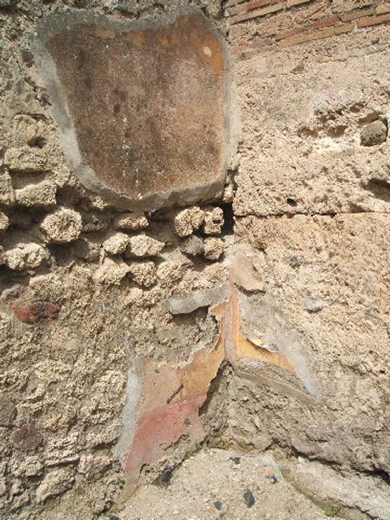 IX.7.22 Pompeii. May 2005. Remains of painted plaster in the room on east side of caupona.