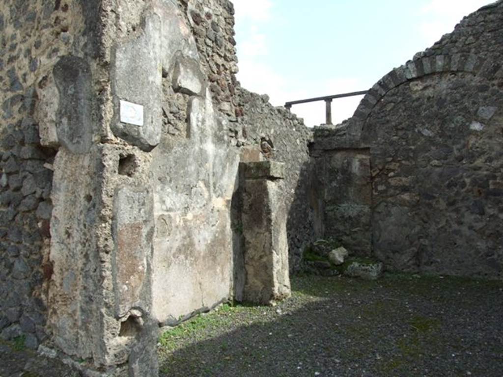 IX.8.2 Pompeii.  March 2009.  East wall of front and rear rooms.