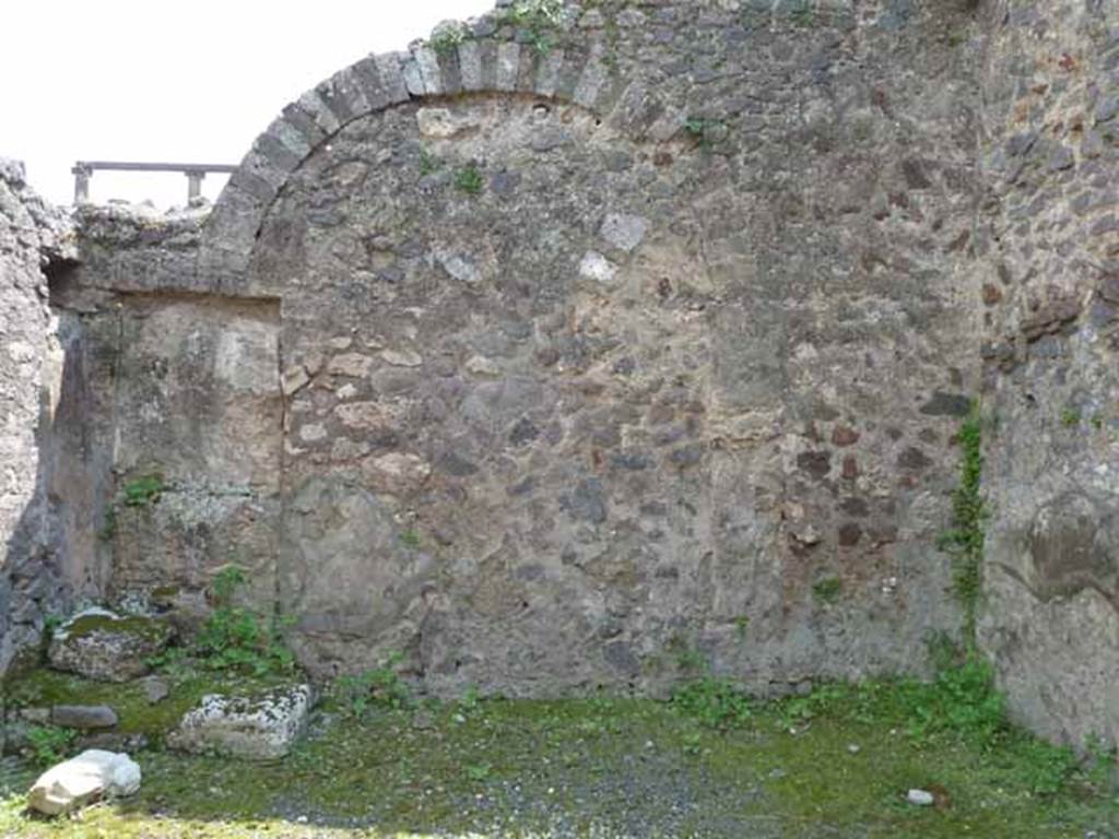 IX.8.2 Pompeii. May 2010. South wall of rear room.