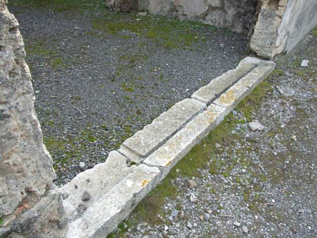 IX.8.2 Pompeii.  March 2009. Threshold or sill.