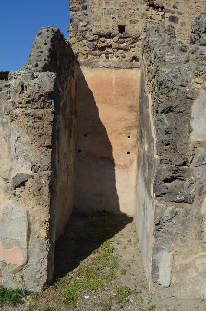 IX.8.b Pompeii. October 2017. 
Looking north into small room or cupboard in north-east corner of atrium.
Foto Taylor Lauritsen, ERC Grant 681269 DÉCOR.
