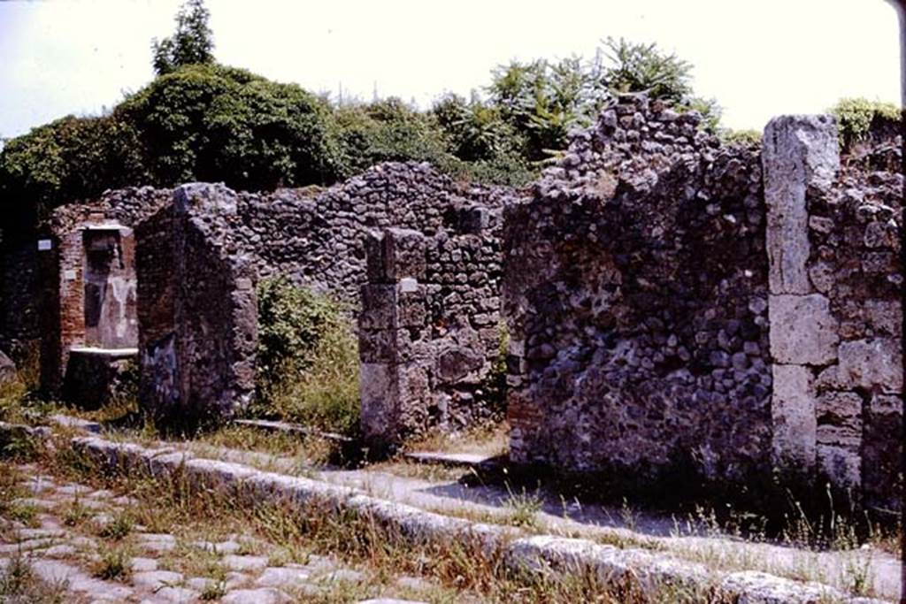 IX.9.8, on left, Pompeii. 1964. Looking towards doorways on east side of insula 9, on south side of  Via di Nola.   Photo by Stanley A. Jashemski.
Source: The Wilhelmina and Stanley A. Jashemski archive in the University of Maryland Library, Special Collections (See collection page) and made available under the Creative Commons Attribution-Non Commercial License v.4. See Licence and use details.
J64f2036
