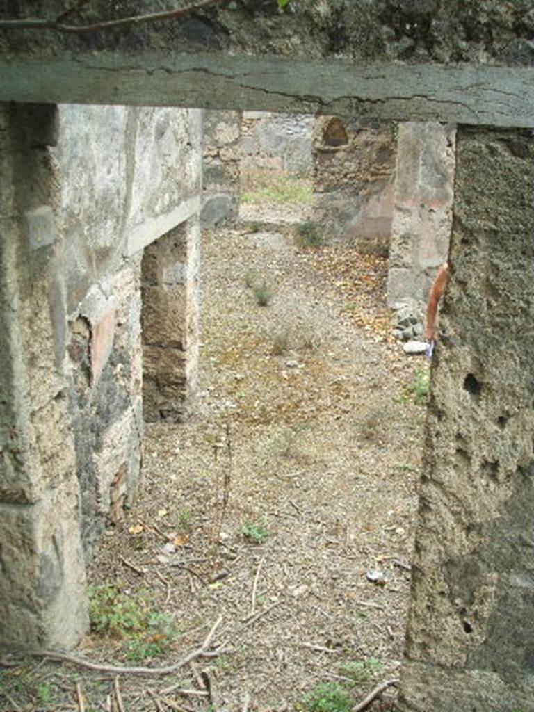 IX.9.11 Pompeii. May 2005. Entrance doorway, looking west.