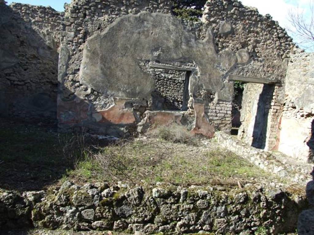 IX.9.13 Pompeii.  March 2009.  Room 6. Garden area.  Looking north from outside Room 5.