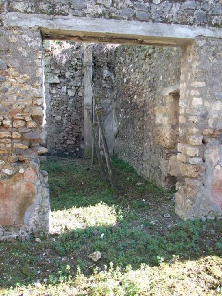 IX.9.13 Pompeii.  March 2009. Doorway to Room 4, Cubiculum.