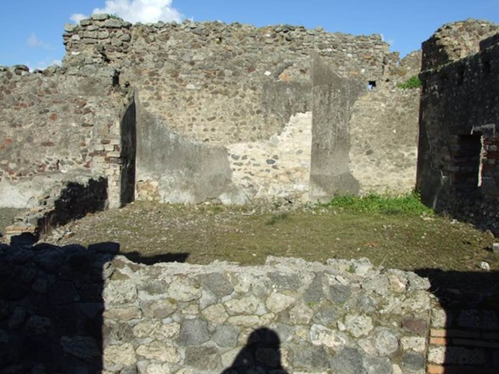 IX.9.a Pompeii.  March 2009.  Looking east across garden.