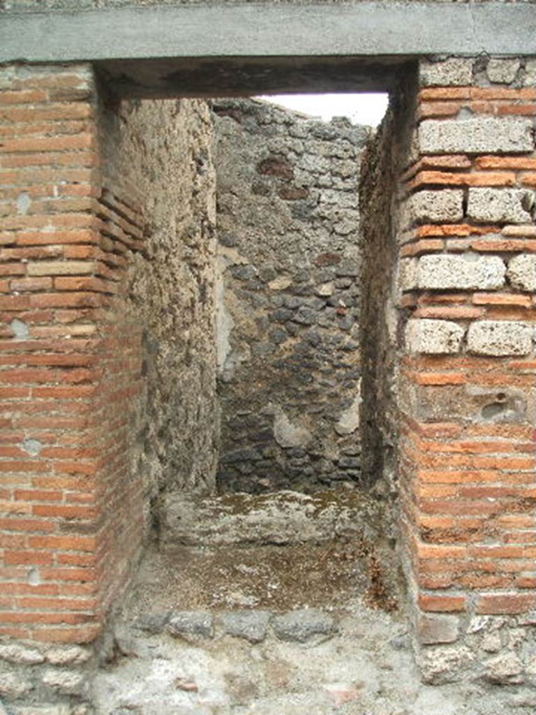 IX.9.b Pompeii.  May 2005.  Steps to upper floor.