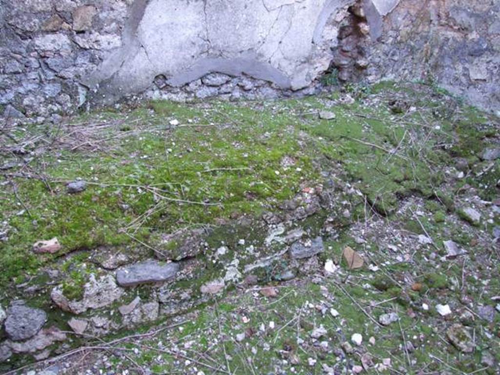 IX.9.d Pompeii. March 2009. Room k, south wall of kitchen with hearth or bench.
According to NdS, a large masonry base was found in the kitchen, whose diameter was greater than 1.20m Evidently, this large hearth was also used for some other thing, perhaps they used iron tripods on the base, because on this base there was no trace of fire.
See Notizie degli Scavi, 1889, p.130-1.
