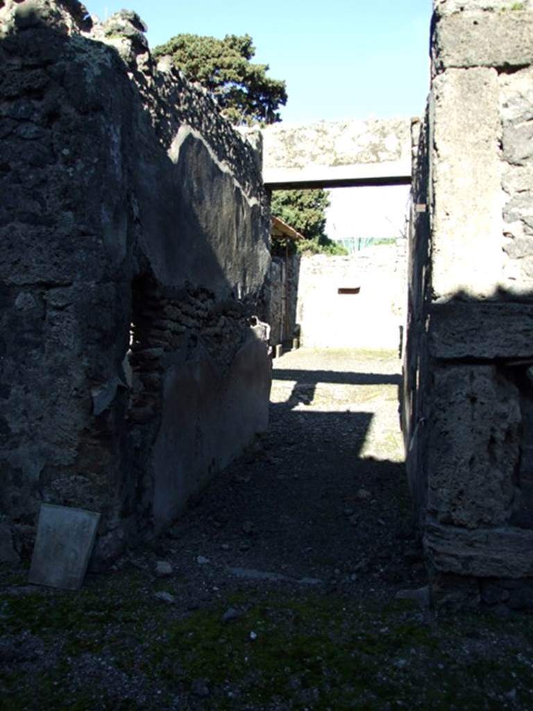 IX.9.d Pompeii. March 2009. Entrance fauces a, looking east. According to Jacobelli, two paintings of gladiators were discovered in the atrium of this house when it was excavated in 1889.
One was on the wall to the right of the entrance, the other was found in the space adjoining the entrance. Both were in quite poor and damaged condition when found.
See Jacobelli, L., 2003. Gladiators at Pompeii. Roma: LErma di Bretschneider. (p.83)
According to NdS, on the external wall near to the entrance, on the left above a layer of plaster, two combatant Gladiators were seen. They had now vanished, (see NdS, 1888, p.518)
See Notizie degli Scavi, 1889, p.130
