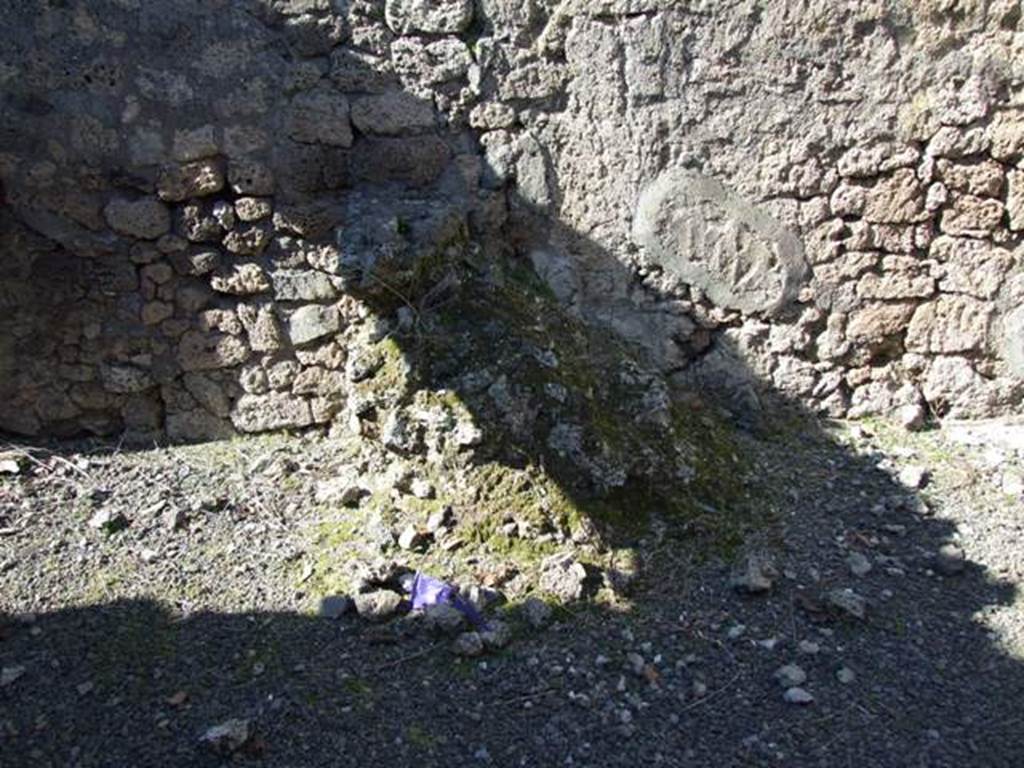 IX.9.e Pompeii.  March 2009. Room 17, small atrium.  Remains of stairs against north wall.