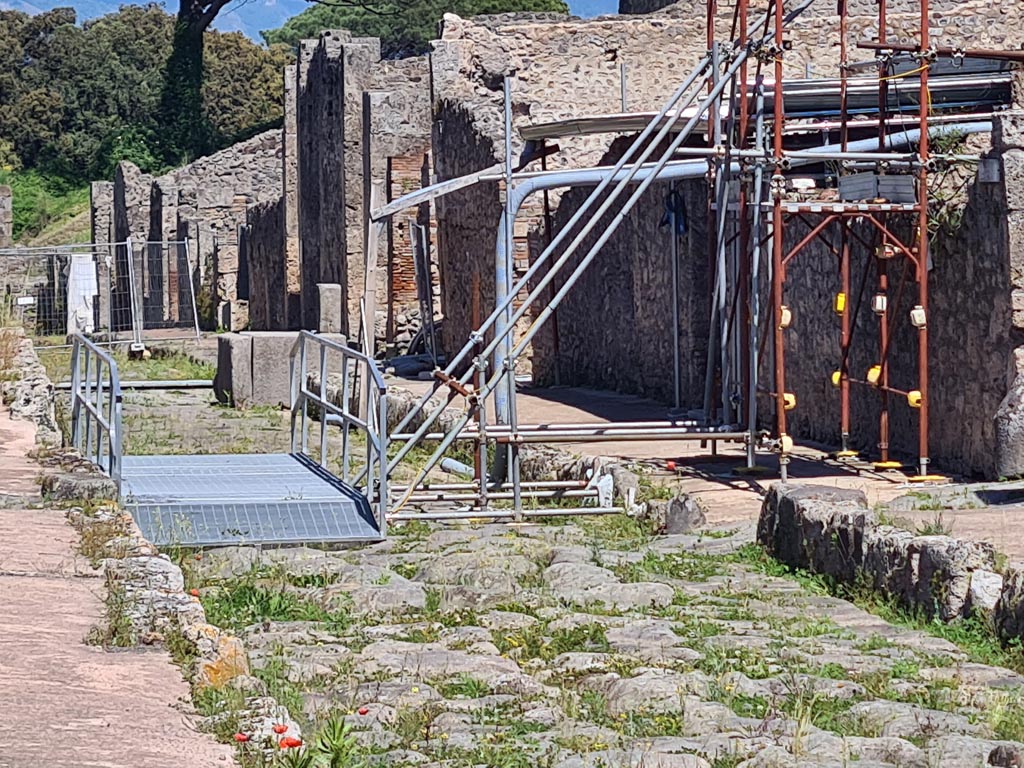 Via di Nola. Pompeii. May 2024. Looking east on south side at IX.10.1 and 2. Photo courtesy of Klaus Heese.
