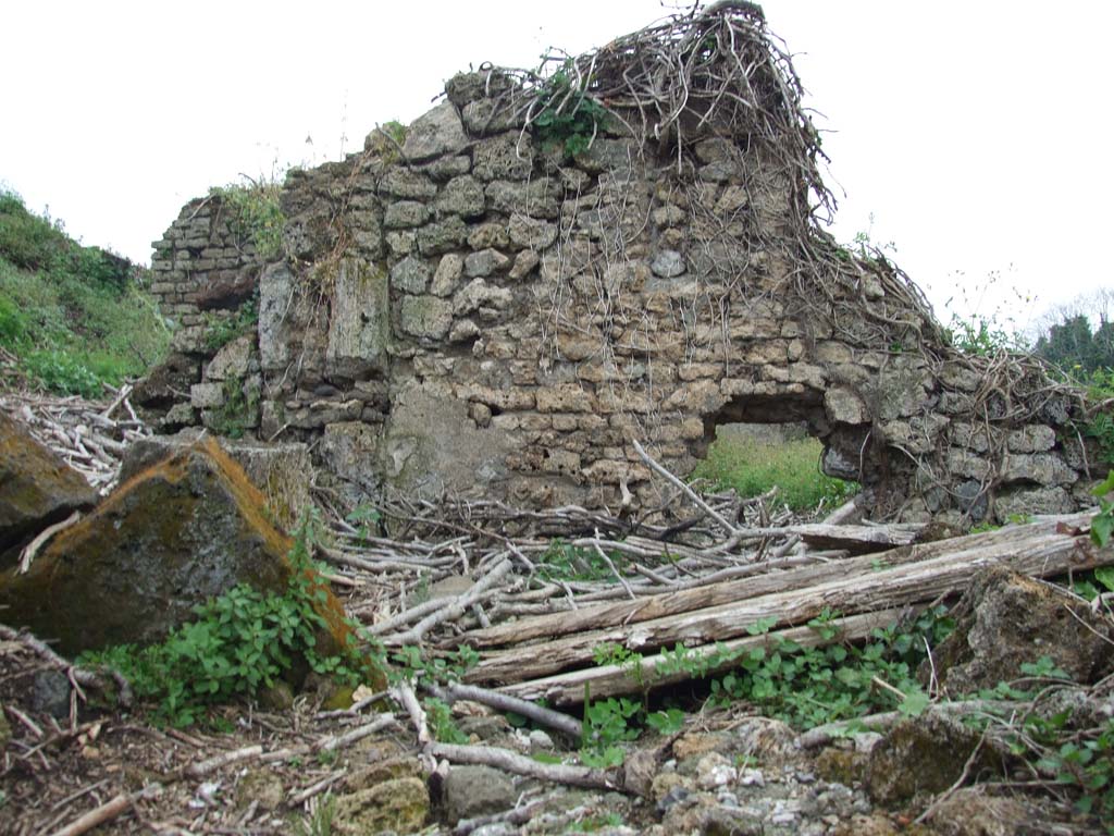 IX.10.1 Pompeii. May 2010. Remains of west wall of cubiculum 3 near the entrance.