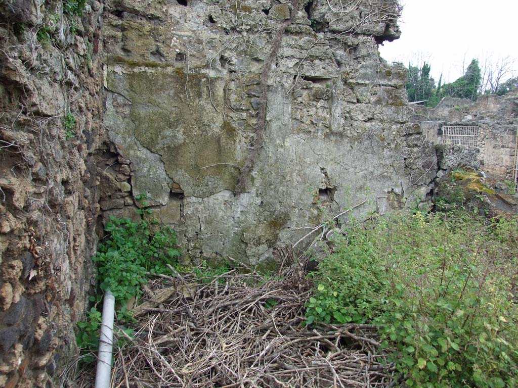 IX.10.1 Pompeii. May 2010. Room 4, west wall, with remains of plaster on wall.