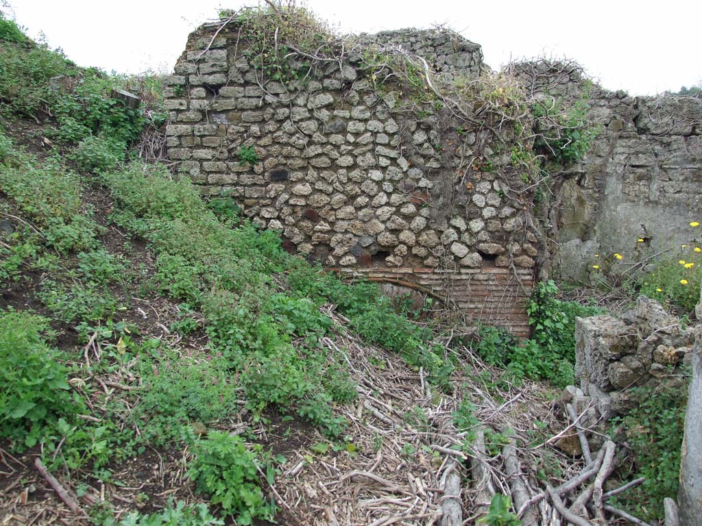 IX.10.1 Pompeii. May 2010. Bakery room 7 and oven 7a. Looking west at the oven.