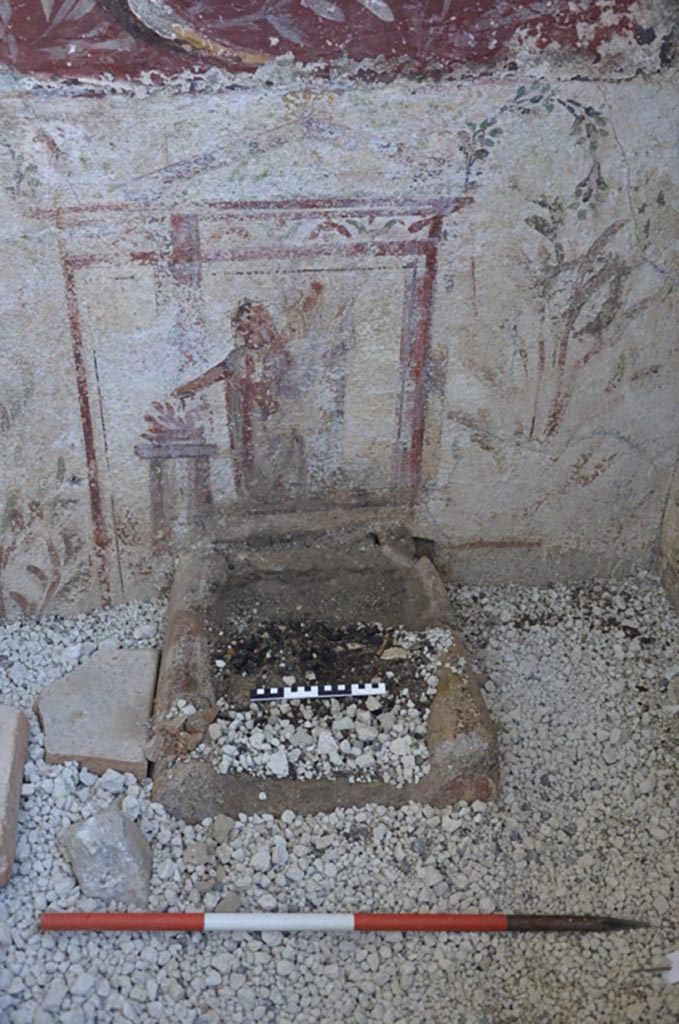 IX.10.1 Pompeii. September 2023. Lararium and altar recently found in room 12.
The burnt deposit on the altar of the lararium (12).
Il deposito combusto sull’altare del larario (12).
See PAP e-journal 6, 28.09.2023, p. 67, fig. 17. Download: PAP e-journals 2023 collection volumes 01-09 
Photograph © Parco Archeologico di Pompei.
