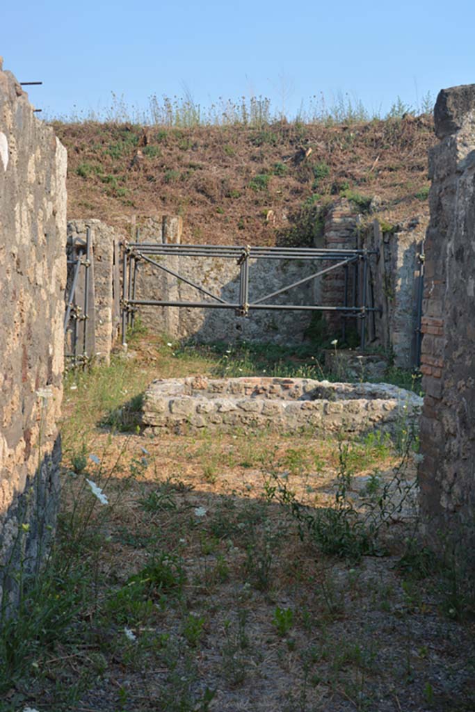 IX.10.2 Pompeii. July 2017. Looking south along entrance corridor 1 towards atrium 2. 
Foto Annette Haug, ERC Grant 681269 DÉCOR.
