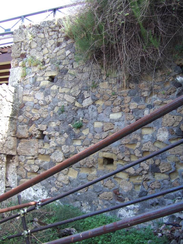 IX.10.2 Pompeii. May 2006. East wall (modern, part of bridge) of triclinium 5 on east side of entrance.