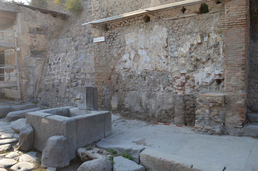 IX.11.1 Pompeii. October 2017. Looking north-west on Via dellAbbondanza towards fountain with street shrine and altar, at the rear.
Foto Taylor Lauritsen, ERC Grant 681269 DCOR.
