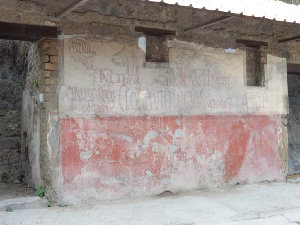 IX.11.3 Pompeii. May 2017. Wall on east of entrance 3, between 3 and 4.  Photo courtesy of Buzz Ferebee.
