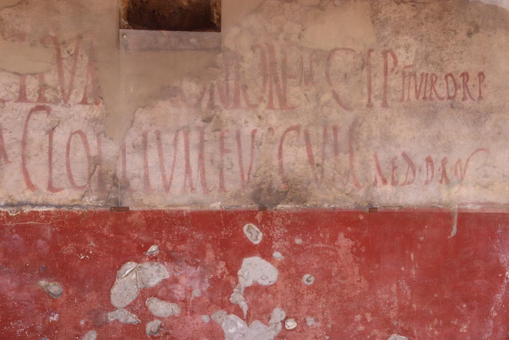 IX.11.3 and IX.11.4 Pompeii. May 2024. Detail of Graffiti between entrances 3 and 4. Photo courtesy of Klaus Heese. 