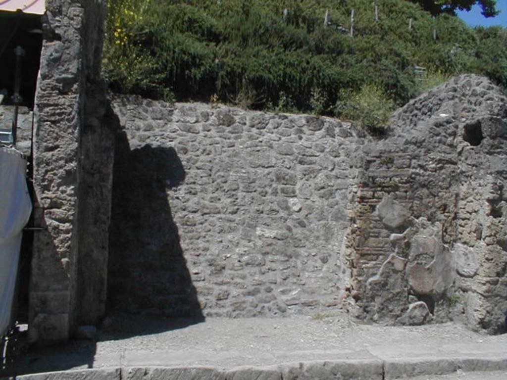 IX.11.5 Pompeii. May 2005. Entrance, looking north.