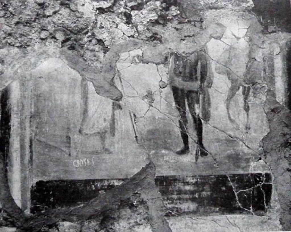 IX.12.2 Pompeii. North wall detail of the painting of Bellerophon and flying Pegasus receiving the letter of Proetus, here called Cryses, in writing below.
See Spinazzola V., 1953. Pompei alla luce degli Scavi Nuovi di Via dellAbbondanza (anni 1910-1923). Roma: La Libreria della Stato, fig. 694.