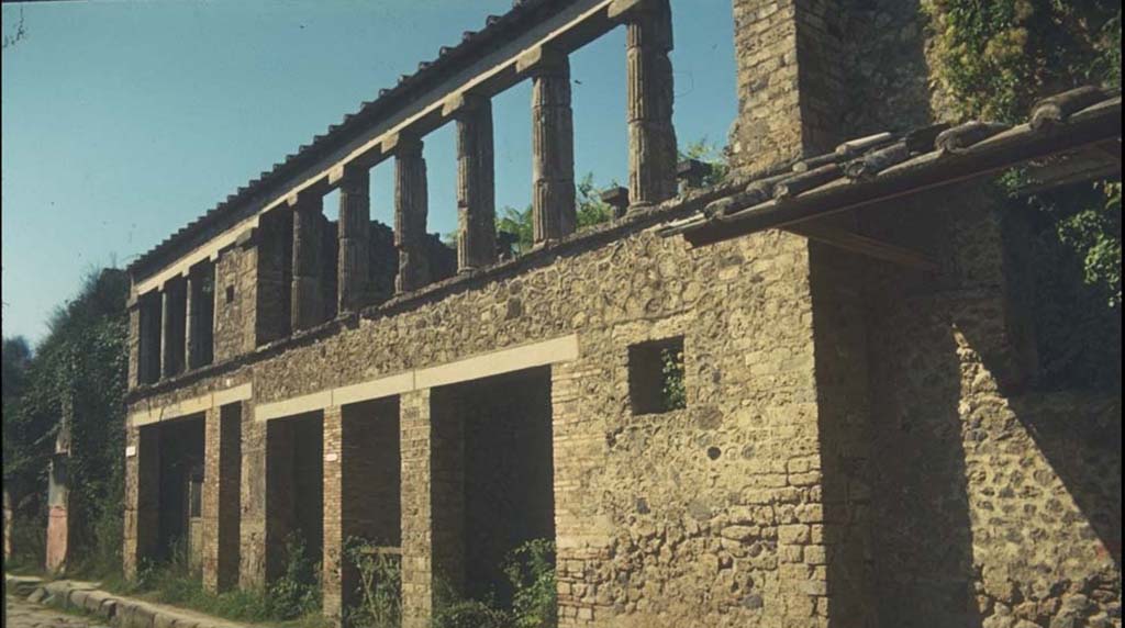 IX.12.1, IX.12.2, IX.12.3, IX.12.4 and IX.12.5 Pompeii. Façade.
Photographed 1970-79 by Günther Einhorn, picture courtesy of his son Ralf Einhorn.
