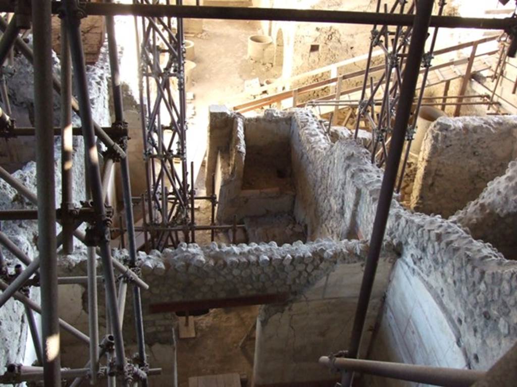 IX.12.6 Pompeii. March 2009. Looking south over room “h”, near bakery area, from above room “l(L)”.