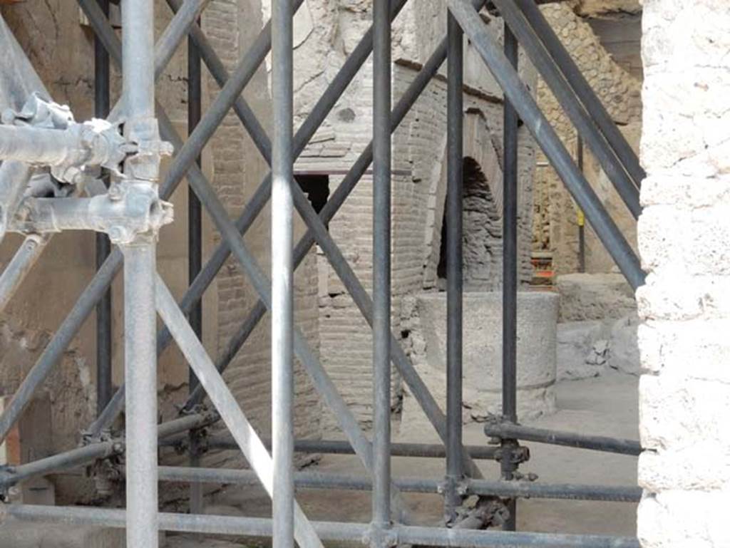 IX.12.7 Pompeii, May 2018. Room 10, looking north from entrance doorway towards oven in room 5.
Photo courtesy of Buzz Ferebee.
