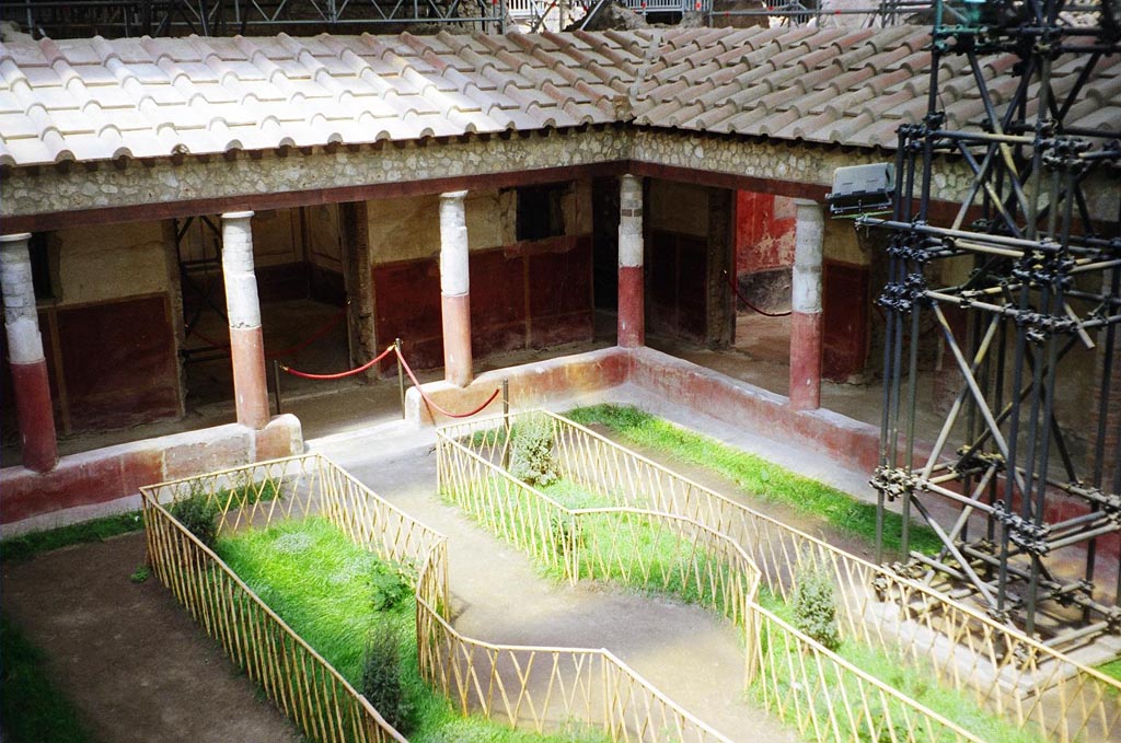 IX.12.9 Pompeii. May 2010. Peristyle/garden area 5, looking north-east. Photo courtesy of Rick Bauer.